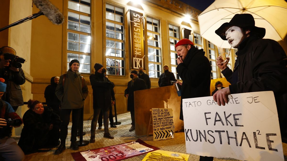 FOTO: Před Kunsthalle se protestovalo proti původu peněz na galerii